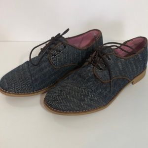 Toms Shoes